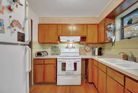 Kitchen - 203 Spring St, Saint Augustine, FL 32084 photo 2 of 4