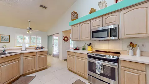 Kitchen - 51 Lee Dr, Saint Augustine, FL 32080 photo 2 of 3