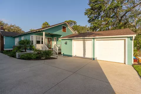 Exterior - 34 E Park Ave, Saint Augustine, FL 32084 photo 7 of 11