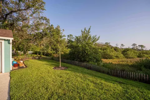 Exterior - 34 E Park Ave, Saint Augustine, FL 32084 photo 9 of 11