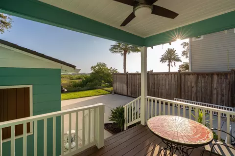 Exterior - 34 E Park Ave, Saint Augustine, FL 32084 photo 4 of 11
