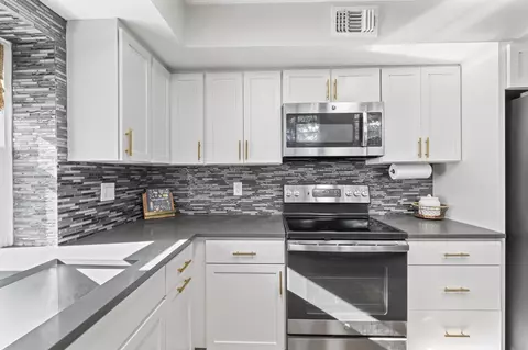 Kitchen - 501 13th St, Saint Augustine, FL 32084 photo 5 of 9