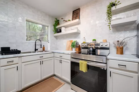 Kitchen - 2535 Hydrangea St, Saint Augustine, FL 32080 photo 3 of 5