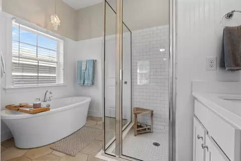 Bath - 74 Aloha Cir, Saint Augustine, FL 32080 photo 2 of 5