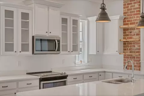 Kitchen - 74 Aloha Cir, Saint Augustine, FL 32080 photo 2 of 4