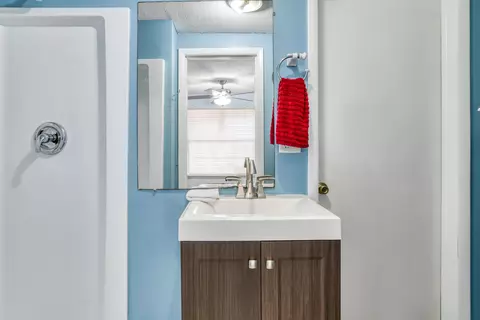 Bath - 133 Blanco St, Saint Augustine, FL 32084 photo 1 of 2