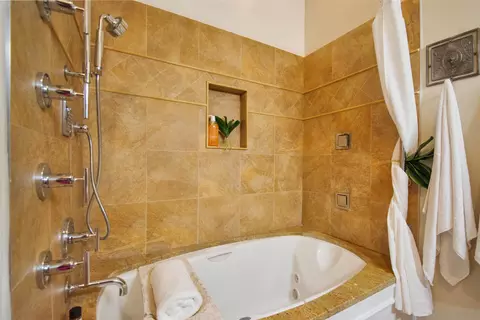 Bath - 62 Saragossa St, Saint Augustine, FL 32084 photo 2 of 5
