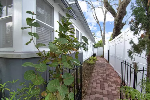 Exterior - 62 Saragossa St, Saint Augustine, FL 32084 photo 11 of 33