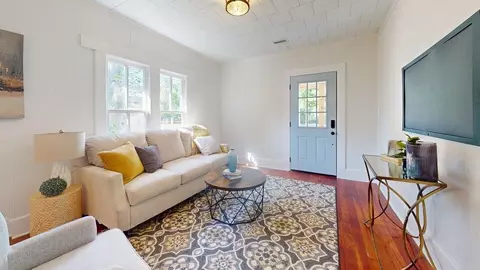 Living - 33 Palmer St, Saint Augustine, FL 32084 photo 1 of 2