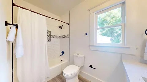 Bath - 33 Palmer St, Saint Augustine, FL 32084 photo 1 of 3
