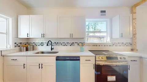 Kitchen - 33 Palmer St, Saint Augustine, FL 32084 photo 3 of 6