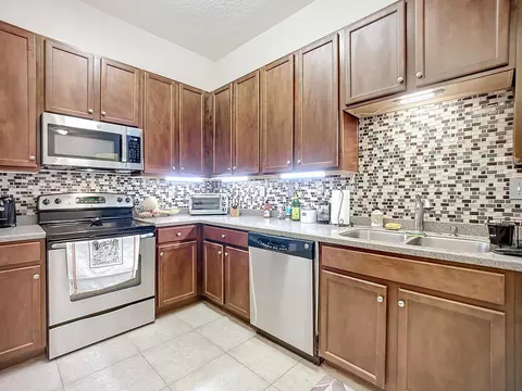 Kitchen - 309 Golden Lake Loop, Saint Augustine, FL 32084 photo 2 of 4
