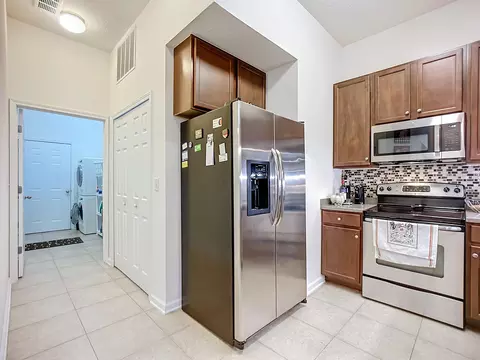 Kitchen - 309 Golden Lake Loop, Saint Augustine, FL 32084 photo 3 of 4
