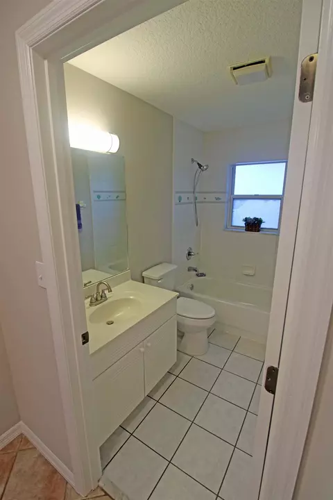 Bath - 112 Mickler Blvd, Saint Augustine, FL 32080 photo 2 of 3