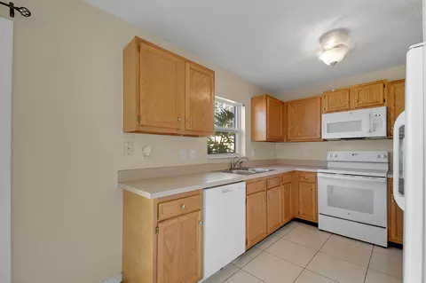 Kitchen - 244 River Island Cir, Saint Augustine, FL 32095 photo 2 of 5