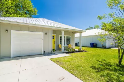Exterior - 720 Hamilton Ave, Saint Augustine, FL 32084 photo 4 of 9