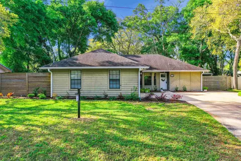 Exterior - 136 Pelican Rd, Saint Augustine, FL 32086 photo 1 of 10