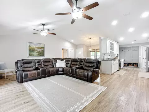 Living - 136 Pelican Rd, Saint Augustine, FL 32086 photo 4 of 4
