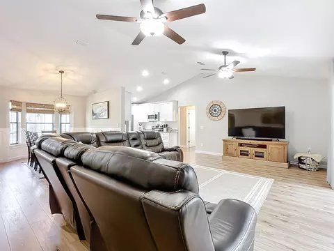 Living - 136 Pelican Rd, Saint Augustine, FL 32086 photo 2 of 4