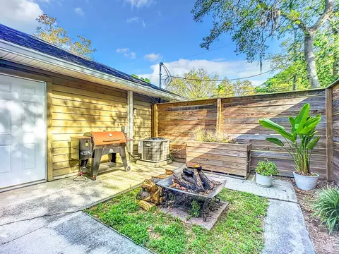 Exterior - 136 Pelican Rd, Saint Augustine, FL 32086 photo 8 of 10