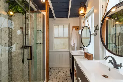 Bath - 13 Clark St, Saint Augustine, FL 32084 photo 6 of 9