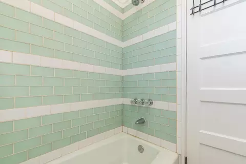 Bath - 13 Clark St, Saint Augustine, FL 32084 photo 3 of 9