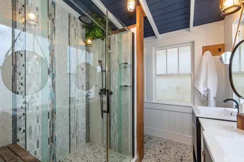Bath - 13 Clark St, Saint Augustine, FL 32084 photo 7 of 9