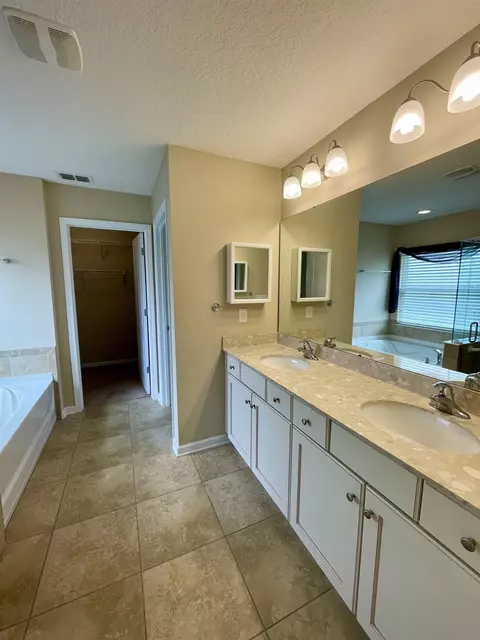 Bath - 165 Pullman Cir, Saint Augustine, FL 32084 photo 3 of 6