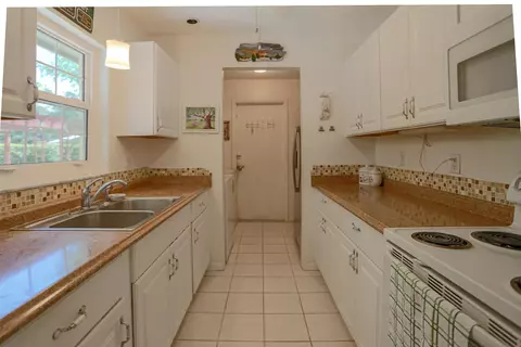 Kitchen - 430 Gloria St, Saint Augustine, FL 32086 photo 1 of 4
