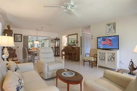 Living - 430 Gloria St, Saint Augustine, FL 32086 photo 2 of 5
