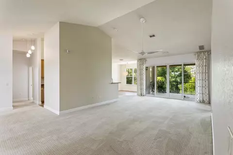 Living - 651 Shores Blvd, Saint Augustine, FL 32086 photo 2 of 4