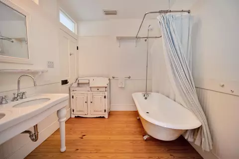 Bath - 56 Marine St, Saint Augustine, FL 32084 photo 4 of 9