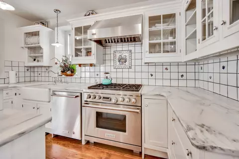 Kitchen - 56 Marine St, Saint Augustine, FL 32084 photo 2 of 7
