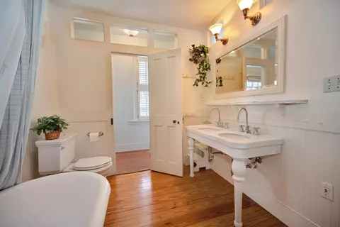 Bath - 56 Marine St, Saint Augustine, FL 32084 photo 5 of 9