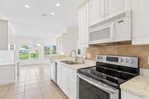 Kitchen - 1305 Flagship Ct, Saint Augustine, FL 32080 photo 6 of 8