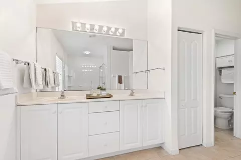 Bath - 1305 Flagship Ct, Saint Augustine, FL 32080 photo 2 of 4
