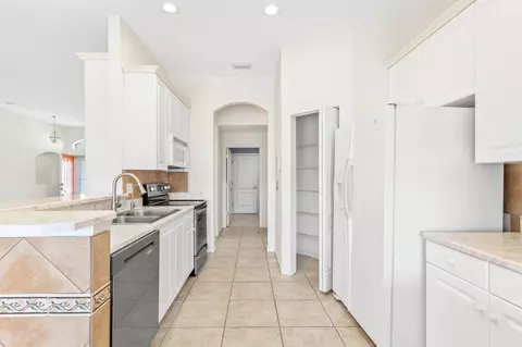 Kitchen - 1305 Flagship Ct, Saint Augustine, FL 32080 photo 5 of 8
