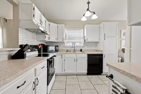 Kitchen - 5333 2nd, Saint Augustine, FL 32080 photo 2 of 2