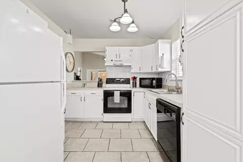 Kitchen - 5333 2nd, Saint Augustine, FL 32080 photo 1 of 2