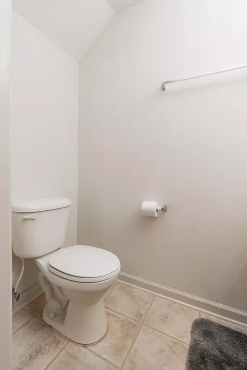 Bath - 871 Scrub Jay Dr, Saint Augustine, FL 32092 photo 2 of 4