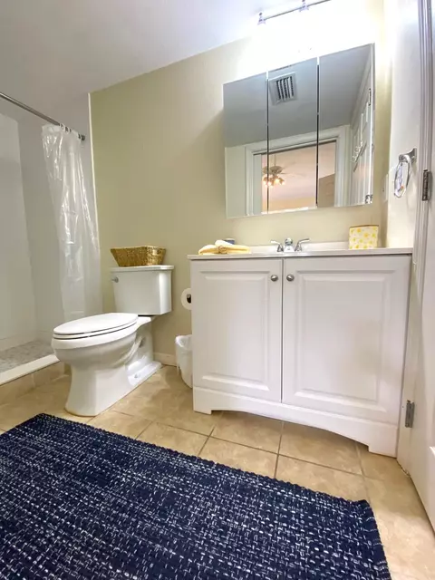 Bath - 4250 A1a S UNIT L-35, Saint Augustine, FL 32080 photo 2 of 5