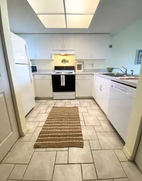Kitchen - 4250 A1a S UNIT L-35, Saint Augustine, FL 32080 photo 1 of 4