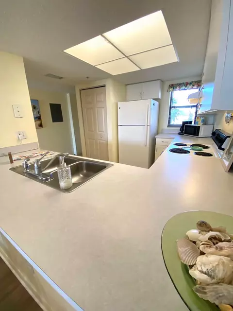 Kitchen - 4250 A1a S UNIT L-35, Saint Augustine, FL 32080 photo 4 of 4