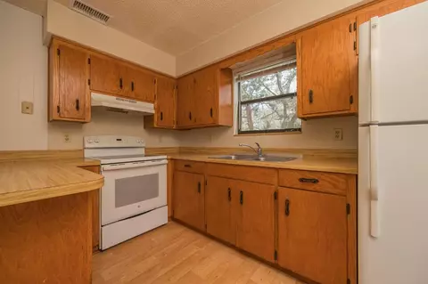 Kitchen - 70 Coquina Ave, Saint Augustine, FL 32080 photo 5 of 7