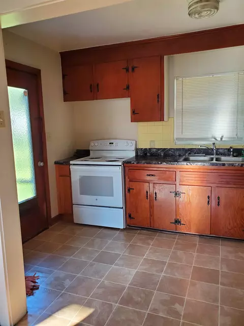 Kitchen - 70 Coquina Ave, Saint Augustine, FL 32080 photo 2 of 7