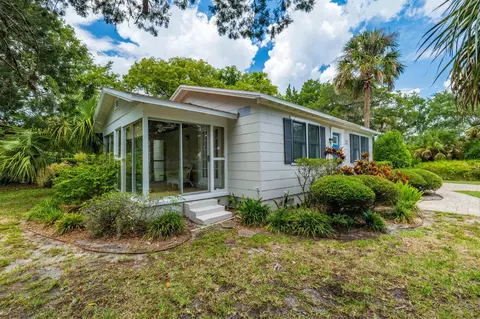 Exterior - 402 Zorayda Ave, Saint Augustine, FL 32080 photo 6 of 21