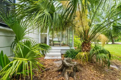 Exterior - 402 Zorayda Ave, Saint Augustine, FL 32080 photo 14 of 21