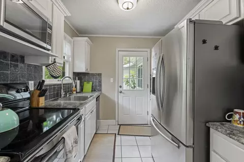 Kitchen - 402 Zorayda Ave, Saint Augustine, FL 32080 photo 2 of 3