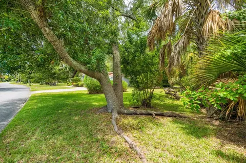 Exterior - 402 Zorayda Ave, Saint Augustine, FL 32080 photo 12 of 21