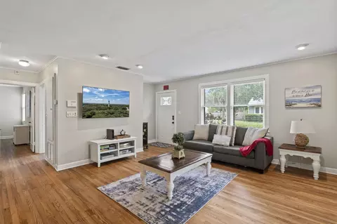 Living - 402 Zorayda Ave, Saint Augustine, FL 32080 photo 2 of 2